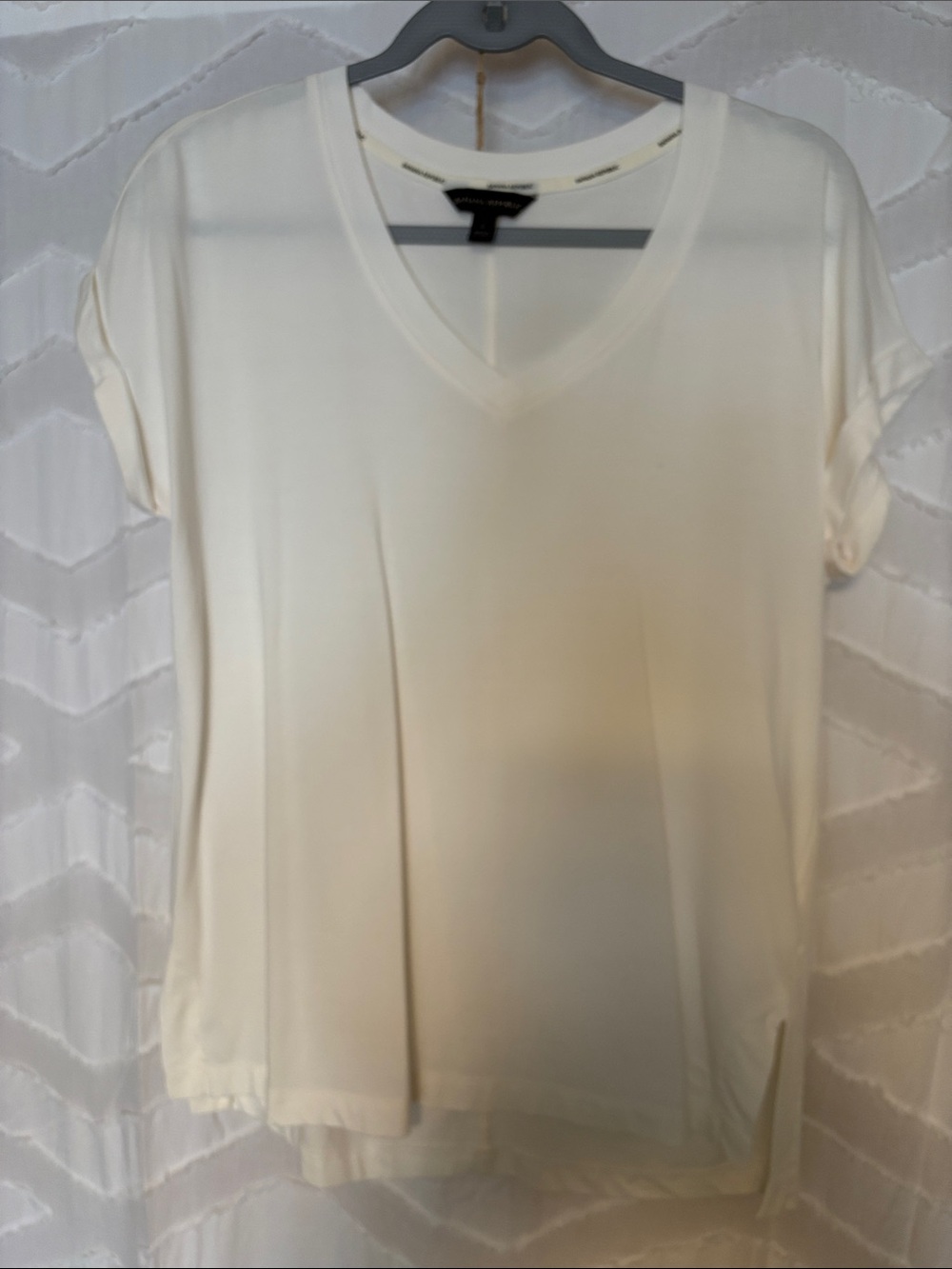 Banana Republic Cream V-Neck Short Sleeve Top